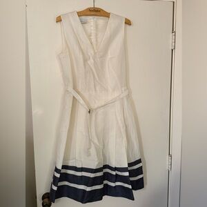 Lovely Akris Punto white and blue linen dress with white cotton belt Sz 10